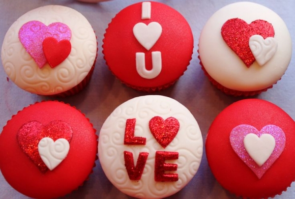 LOVE- CUP CAKE